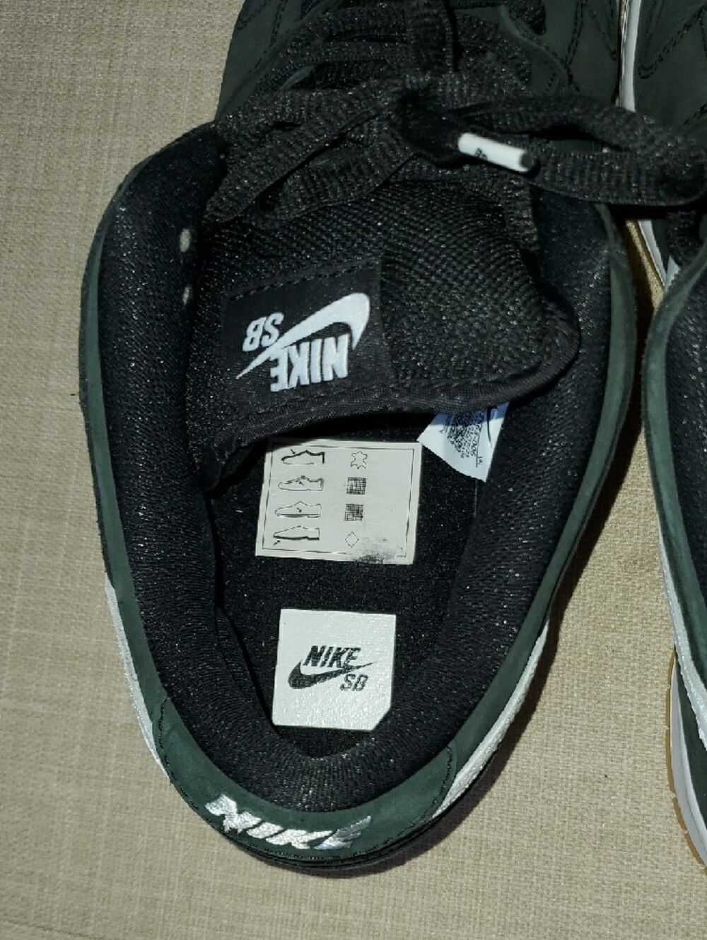 Nike Low-Top Sneakers in Black and White with Gum Outsole 12 - Picture 8 of 12